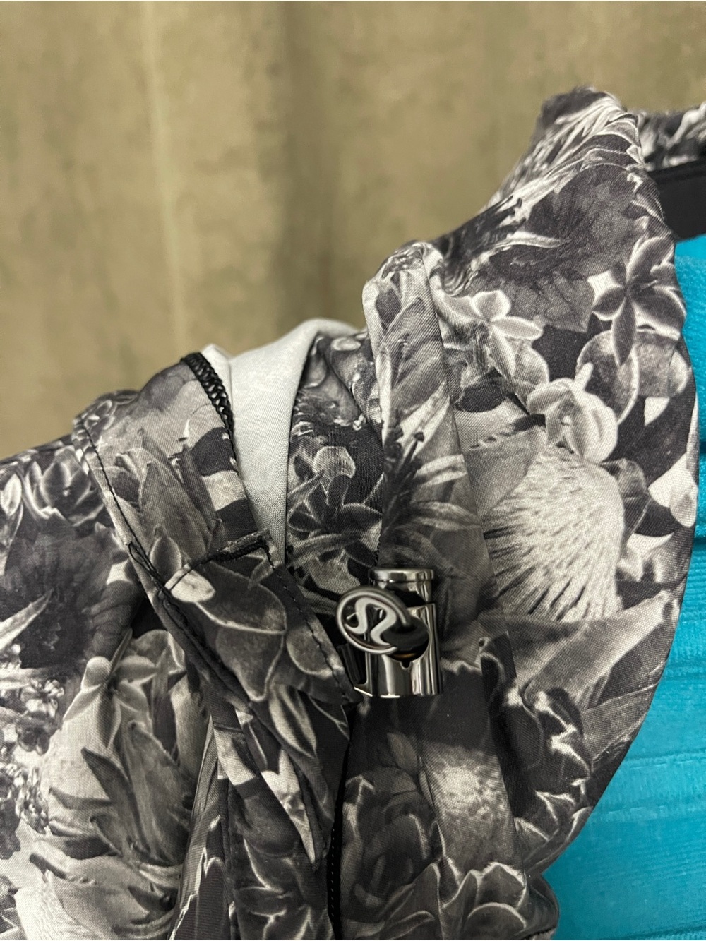 Lululemon Jacket - Picture 5 of 8